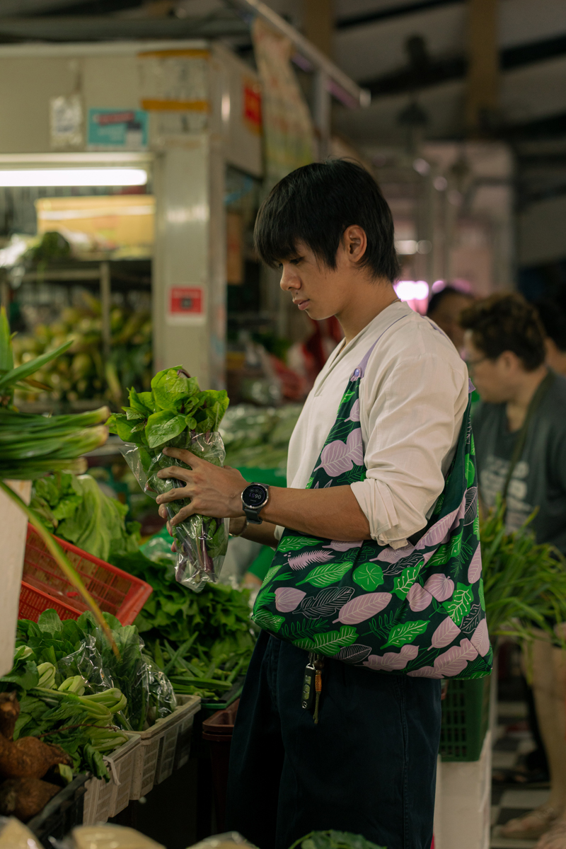 Triangle market bag.